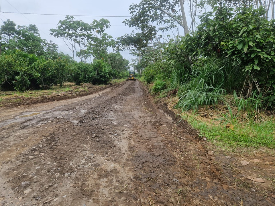 Mantenimiento vial, en la comunidad Unión Cañar 